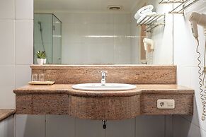 Rehat at Ottenville Boutique Hotel