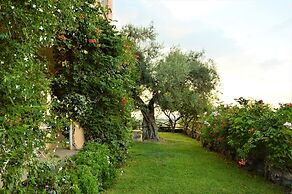Antico Borgo Etneo Country Hotel