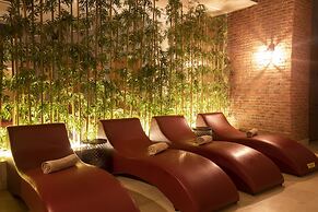 Falcon Hotel