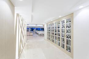 Falcon Hotel