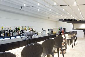 Falcon Hotel