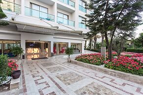Falcon Hotel