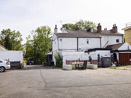 Old Oak Tree Inn