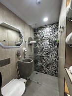 Berlor Airport Inn