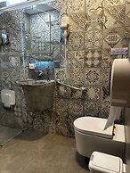 Berlor Airport Inn
