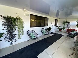 Berlor Airport Inn