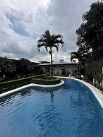 Berlor Airport Inn