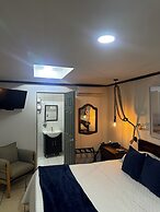 Berlor Airport Inn