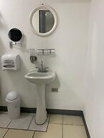 Berlor Airport Inn