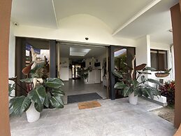 Berlor Airport Inn