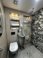 Berlor Airport Inn