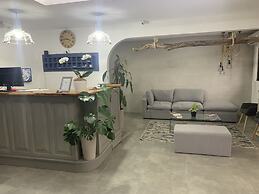 Berlor Airport Inn