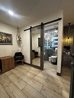 Berlor Airport Inn