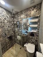 Berlor Airport Inn