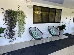 Berlor Airport Inn