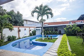 Berlor Airport Inn