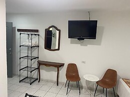 Berlor Airport Inn