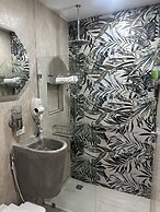 Berlor Airport Inn
