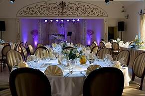 Villa Estera - Hotel & Restauracja