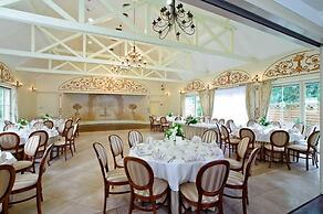 Villa Estera - Hotel & Restauracja