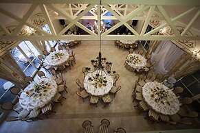 Villa Estera - Hotel & Restauracja