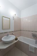 Villa Estera - Hotel & Restauracja
