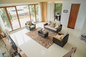 Harmony Hilltop City View 4BR Villa With Pool