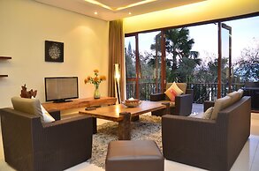 Oyama City View 4BR Villa with a Heated Pool