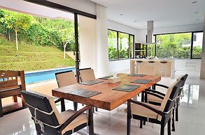 Oyama City View 4BR Villa with a Heated Pool