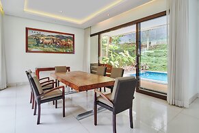 Oyama City View 4BR Villa with a Heated Pool