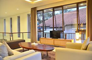 Oyama City View 4BR Villa with a Heated Pool
