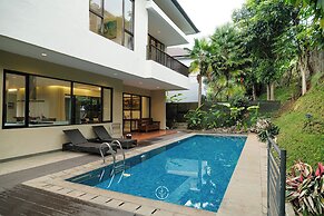 Oyama City View 4BR Villa with a Heated Pool