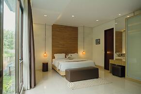 Oyama City View 4BR Villa with a Heated Pool