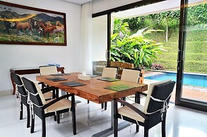 Oyama City View 4BR Villa with a Heated Pool
