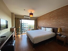 WE Valley Hotel