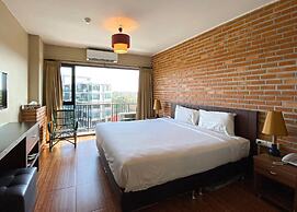 WE Valley Hotel