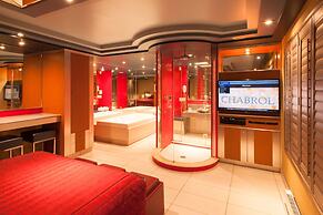Le Chabrol Hotel & Suites