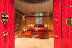 Le Chabrol Hotel & Suites