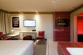 Le Chabrol Hotel & Suites