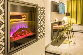 Le Chabrol Hotel & Suites