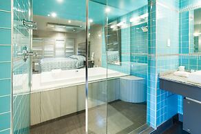 Le Chabrol Hotel & Suites