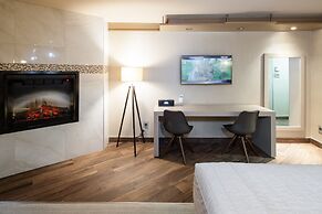 Le Chabrol Hotel & Suites