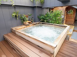Capsule inn Osaka - Caters to Men