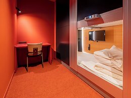 Capsule inn Osaka - Caters to Men