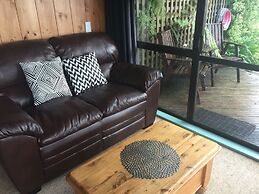 Grafton Cottage & Chalets