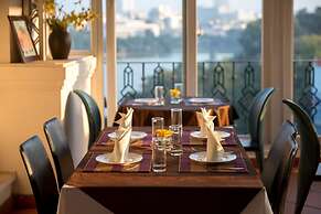 Lakeside Palace Hotel