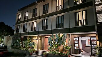 Summer Hills Hotel