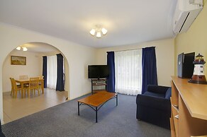Parkwood Motel and Apartments