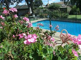 Parkwood Motel and Apartments
