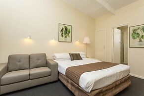 Club Motel